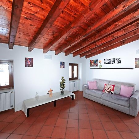 Апартаменты Casa Marilyn Дезенцано-дель-Гарда Экстерьер фото